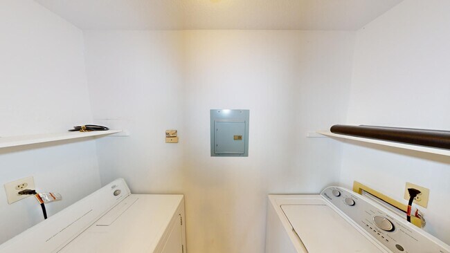 Building Photo - 816 Pearson Cir