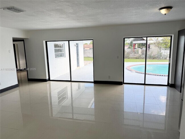 Building Photo - 17205 SW 109th Ct