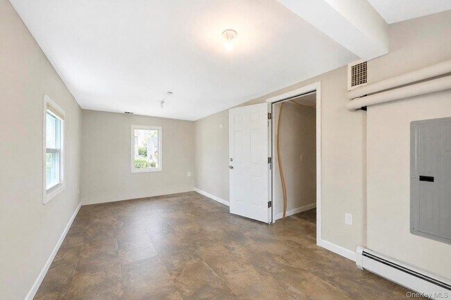 Building Photo - 308 Bedell St