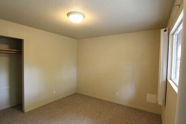 Building Photo - MOVE IN READY! Spacious 4-Bedroom Coconino...