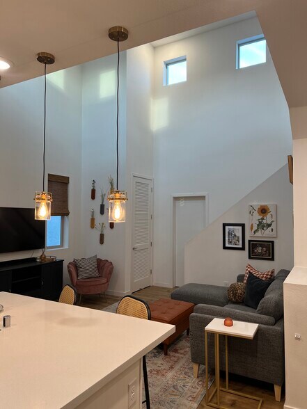 Building Photo - 180 Box Ln