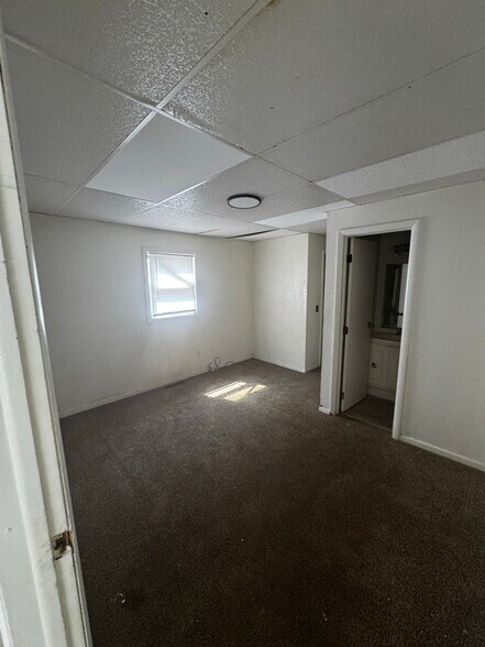Building Photo - 1002 Prouty Ave