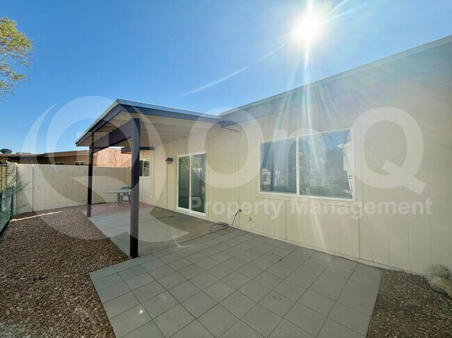Building Photo - 5417 S Mitchell Dr