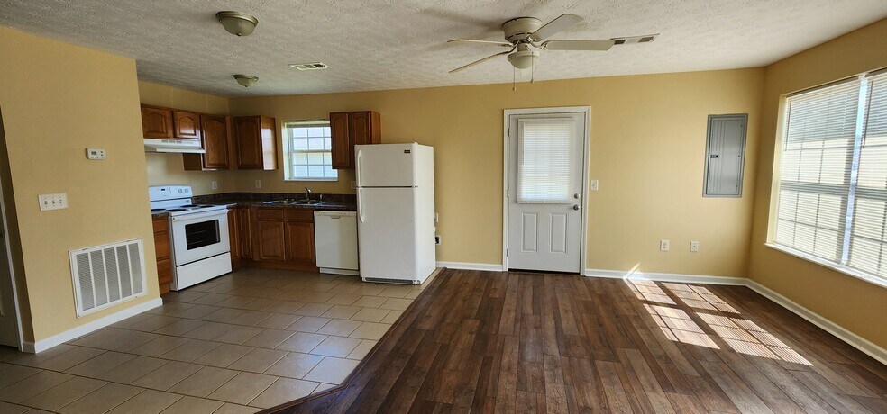 Kitchen and dining room - 1806 Watauga St