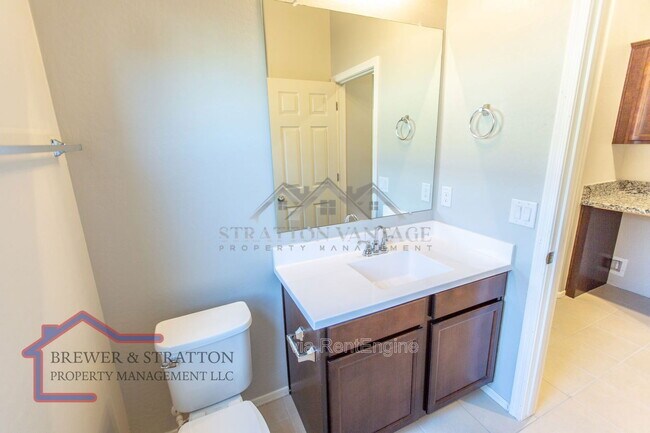 Building Photo - 495 E Rio Pl