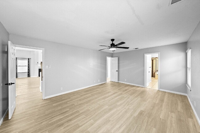 Building Photo - Spacious 4-Bedroom Rental in Autumn Ridge ...