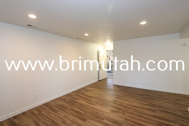 Building Photo - 3685 E 3820 S