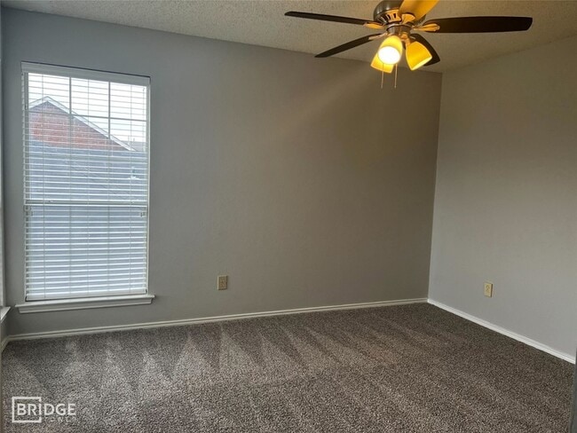Building Photo - 1321 Overlook Dr