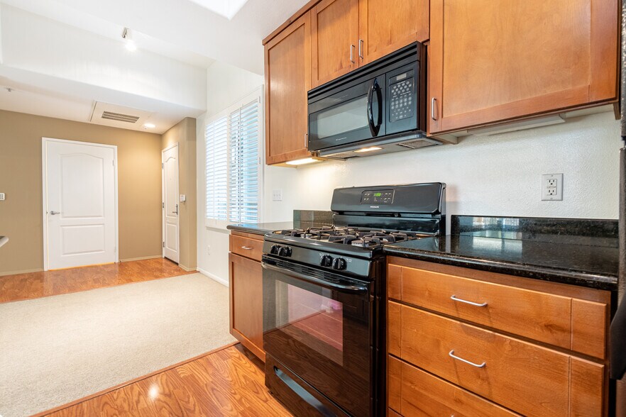 Building Photo - 4060 Glencoe Ave