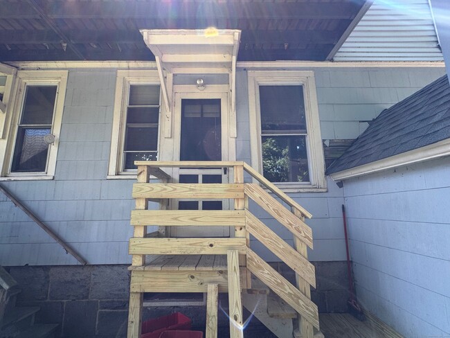 Building Photo - 17 Hillside Ave