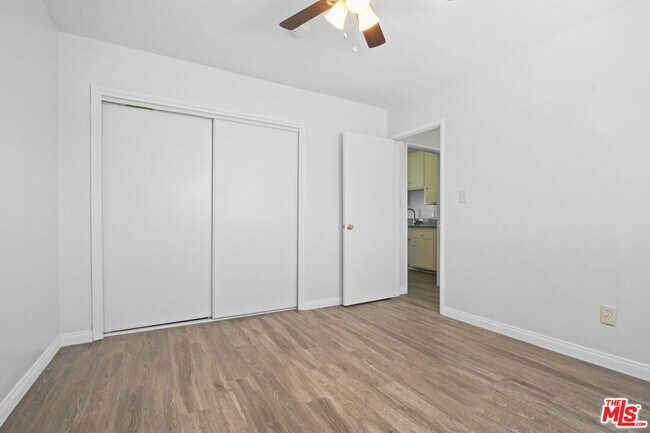 Building Photo - 115 N Oak St