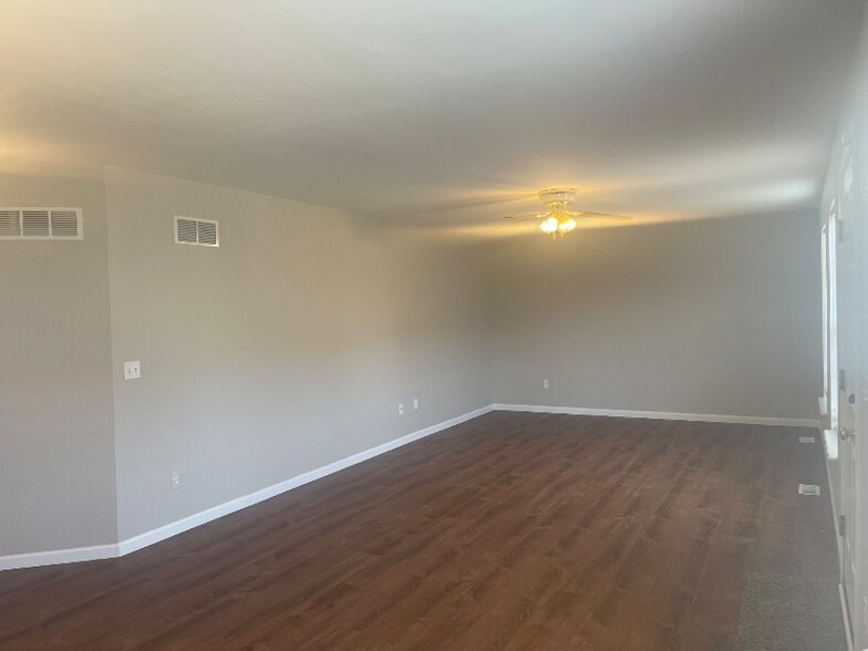 Building Photo - 125 Sophie Ln