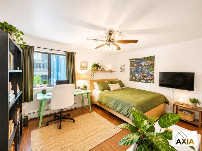 Building Photo - Bright Top-Floor Condo with Vaulted Ceilings & Flatiron Views!