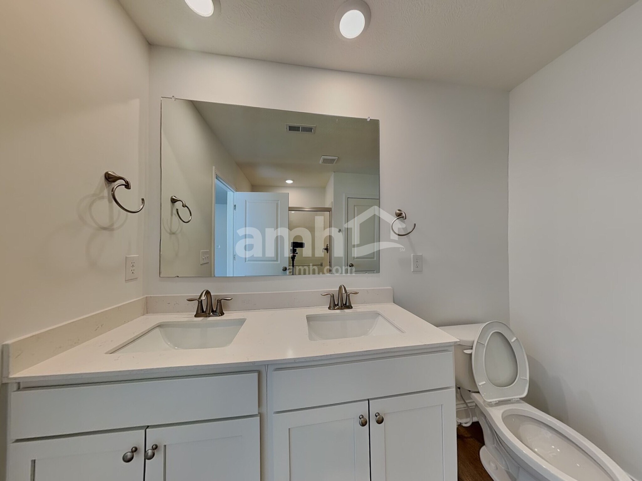 Building Photo - 9031 Henley Ave