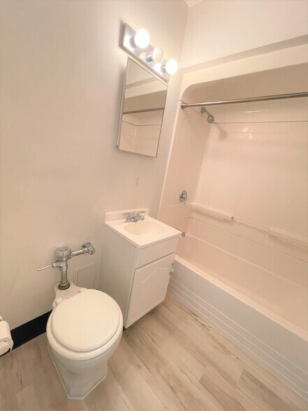 Building Photo - 5712 Phillips Ave