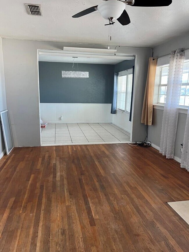 Building Photo - 1110 E 42nd St