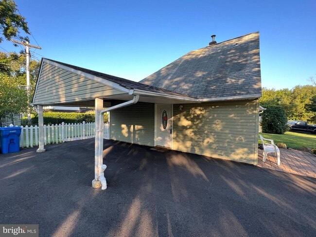 Building Photo - 16 Crabtree Dr