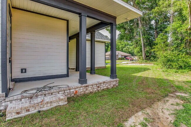 Building Photo - This luxurious new custom home in the sought-after Shadow Grove subdivision is a masterpiece of m...