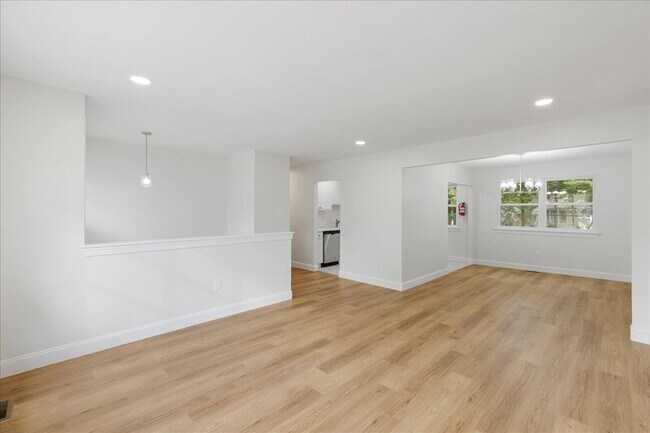 Building Photo - 57 Greenvale Rd