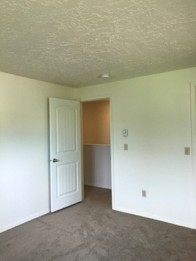 Building Photo - 782 Washington St N