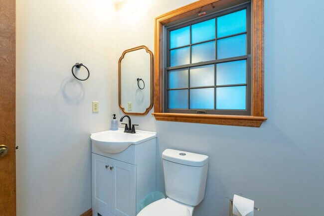 Building Photo - 41 Little Forest Dr