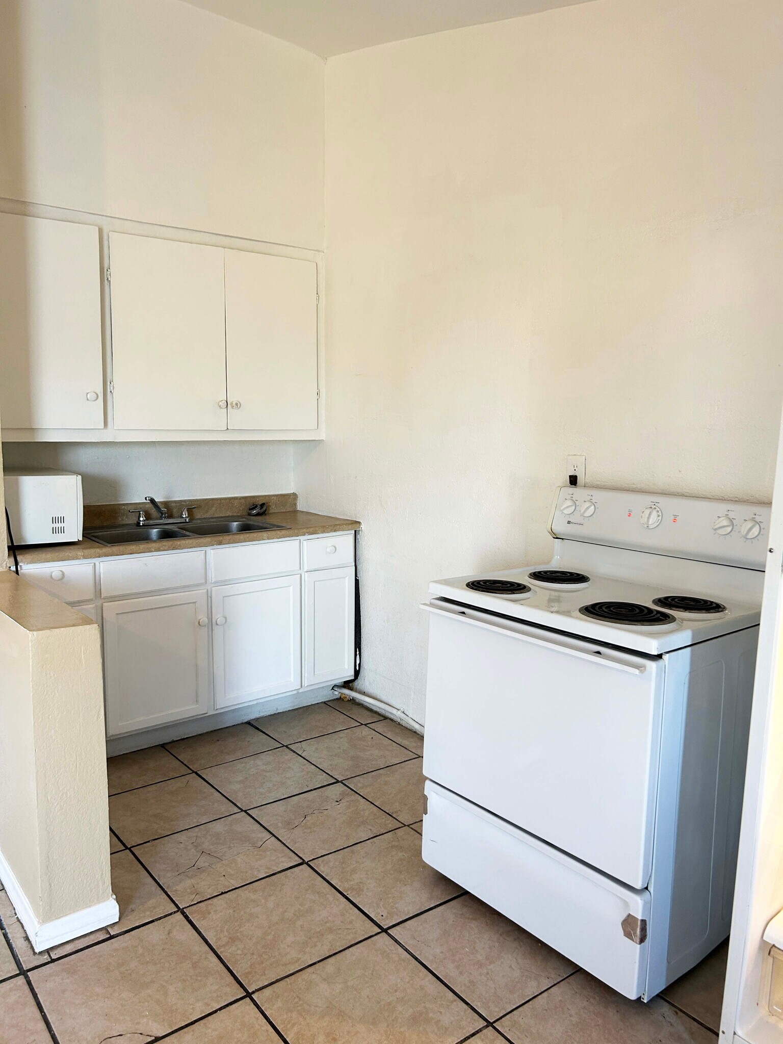 Building Photo - 1118 Laurel Ave