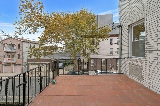 Building Photo - 590 Palisade Ave