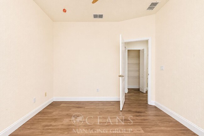 Building Photo - 3 Bedroom Home in Ormond Lakes