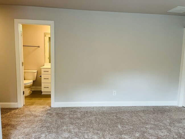 Building Photo - ***MOVE IN SPECIAL*** Wow! Perfect 4 bedro...