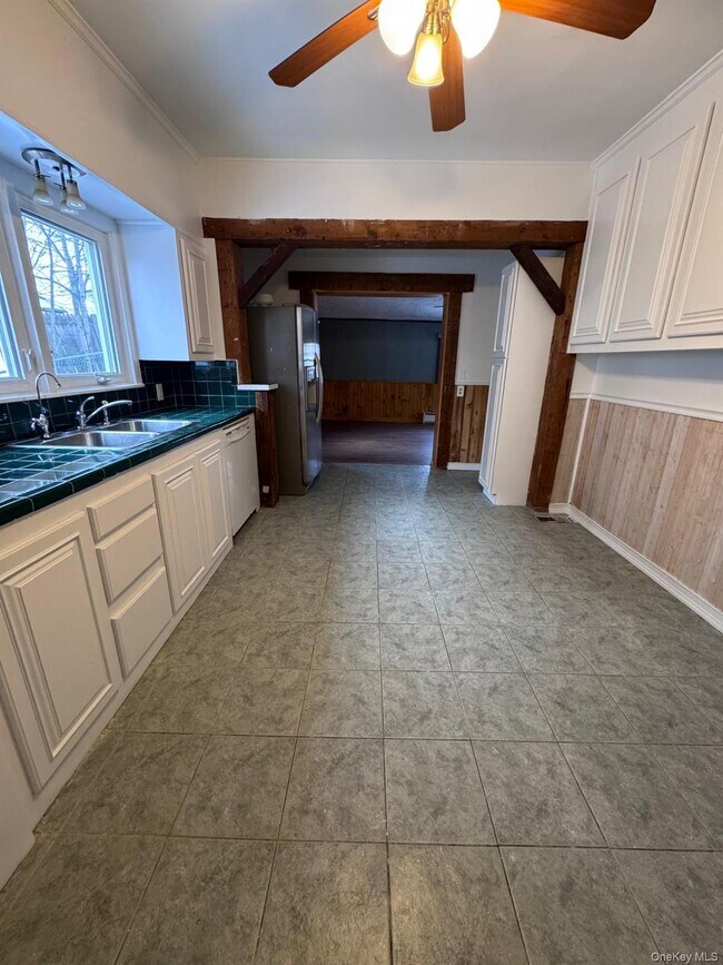 Building Photo - 709 Tower Ave