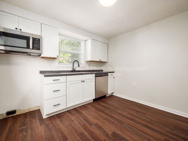 Building Photo - 878 1/2 Sullivant Avenue