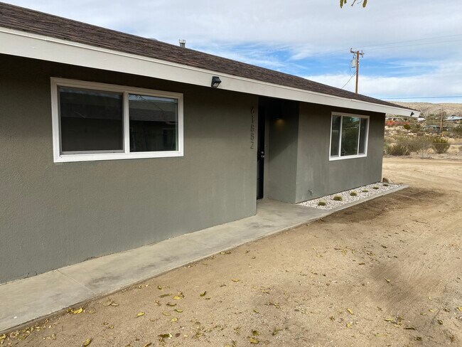 Building Photo - 61880 Verbena Rd