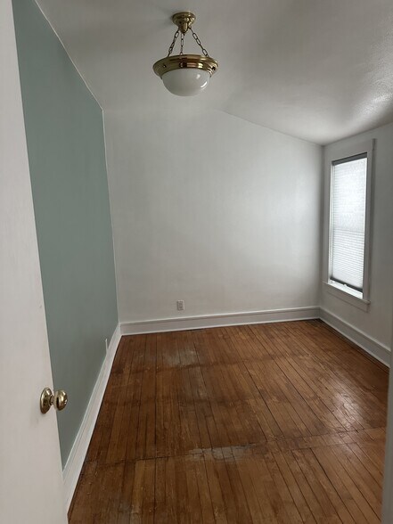 Building Photo - 222 Pine St