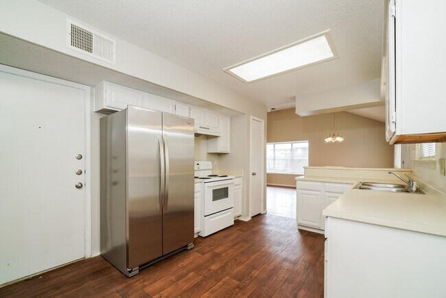 Building Photo - 14910 Eagle Run