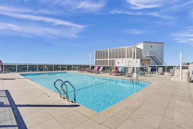 Building Photo - 2841 N Ocean Blvd