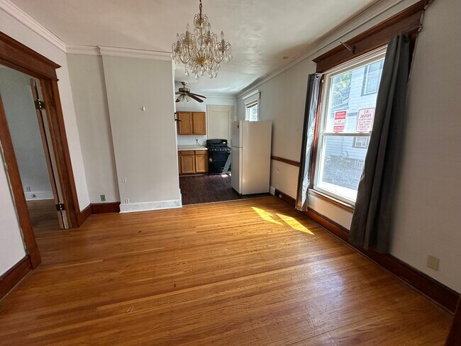Building Photo - 138 W Beard Ave