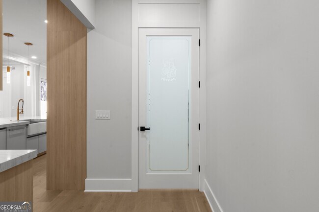 Building Photo - 407 Thunder Rd