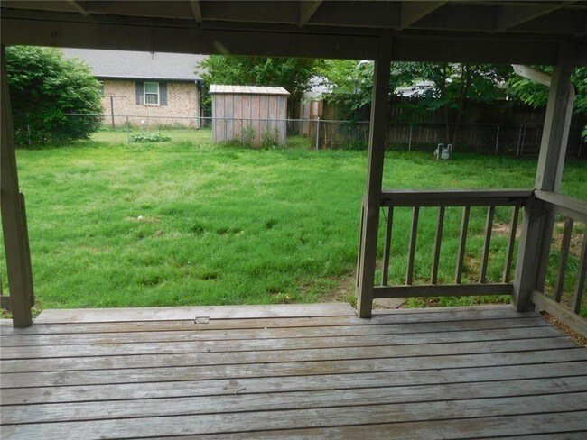 Building Photo - 309 Crestview Dr