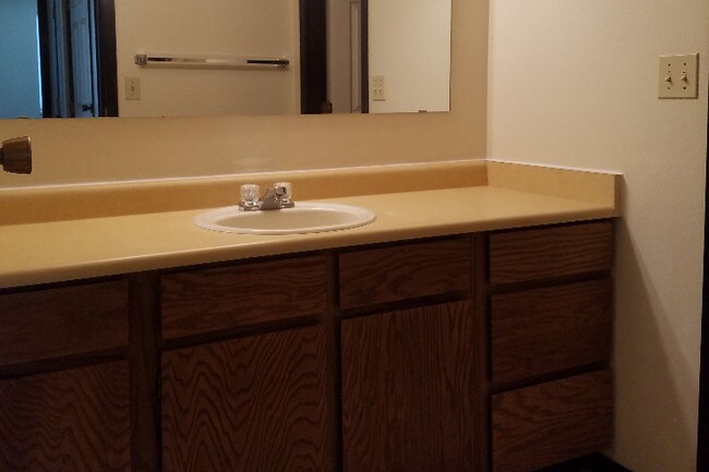 Building Photo - 1830 Idaho St