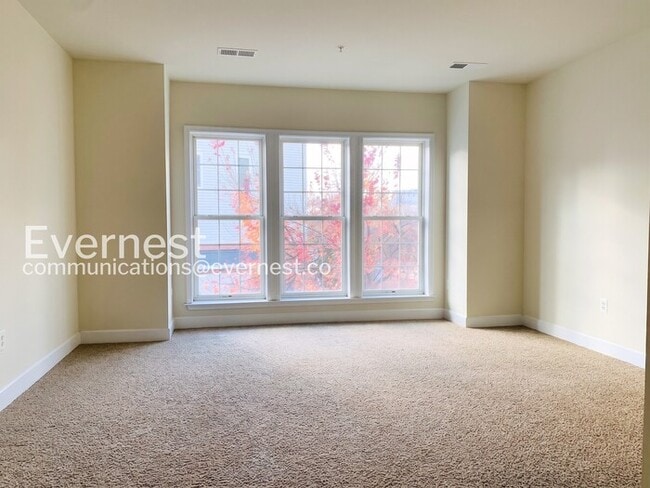 Building Photo - 2336 Brookmoor Ln