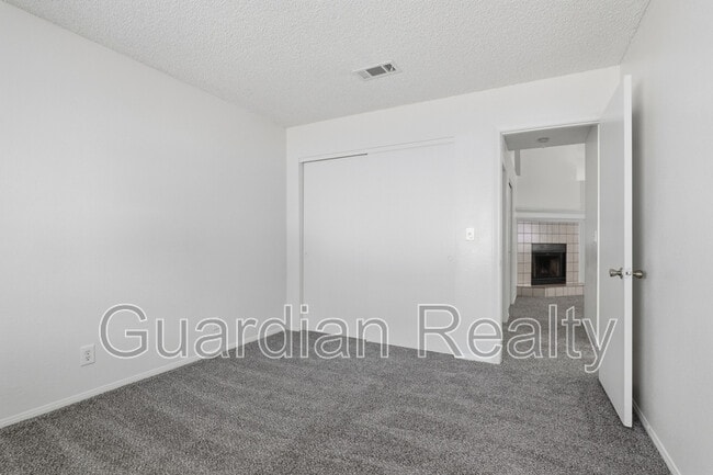 Building Photo - 5355 Rod Ct