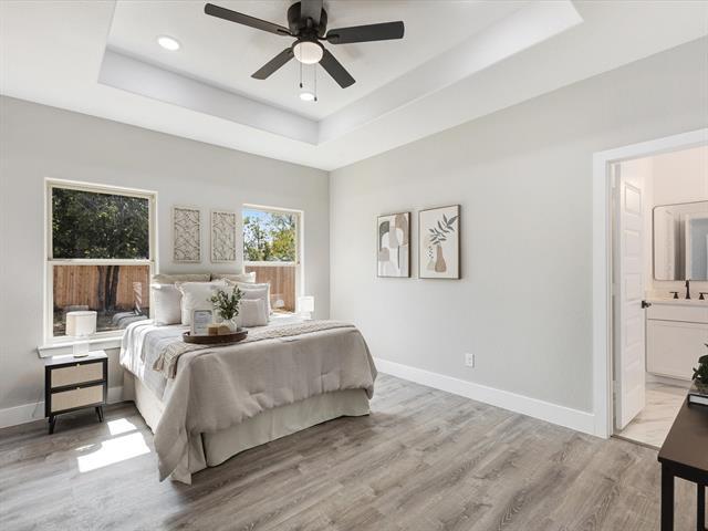 Building Photo - 2411 Mercedes St