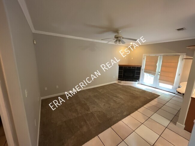 Building Photo - 3884 Mesa Rd