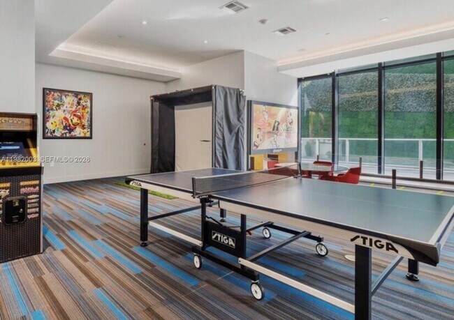 Building Photo - 1010 Brickell Ave