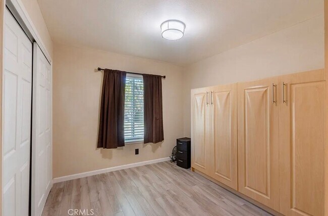 Building Photo - Remodeled, Upstairs 2BD / 1BA Condo Less Than 1/2 Mile From the Beach