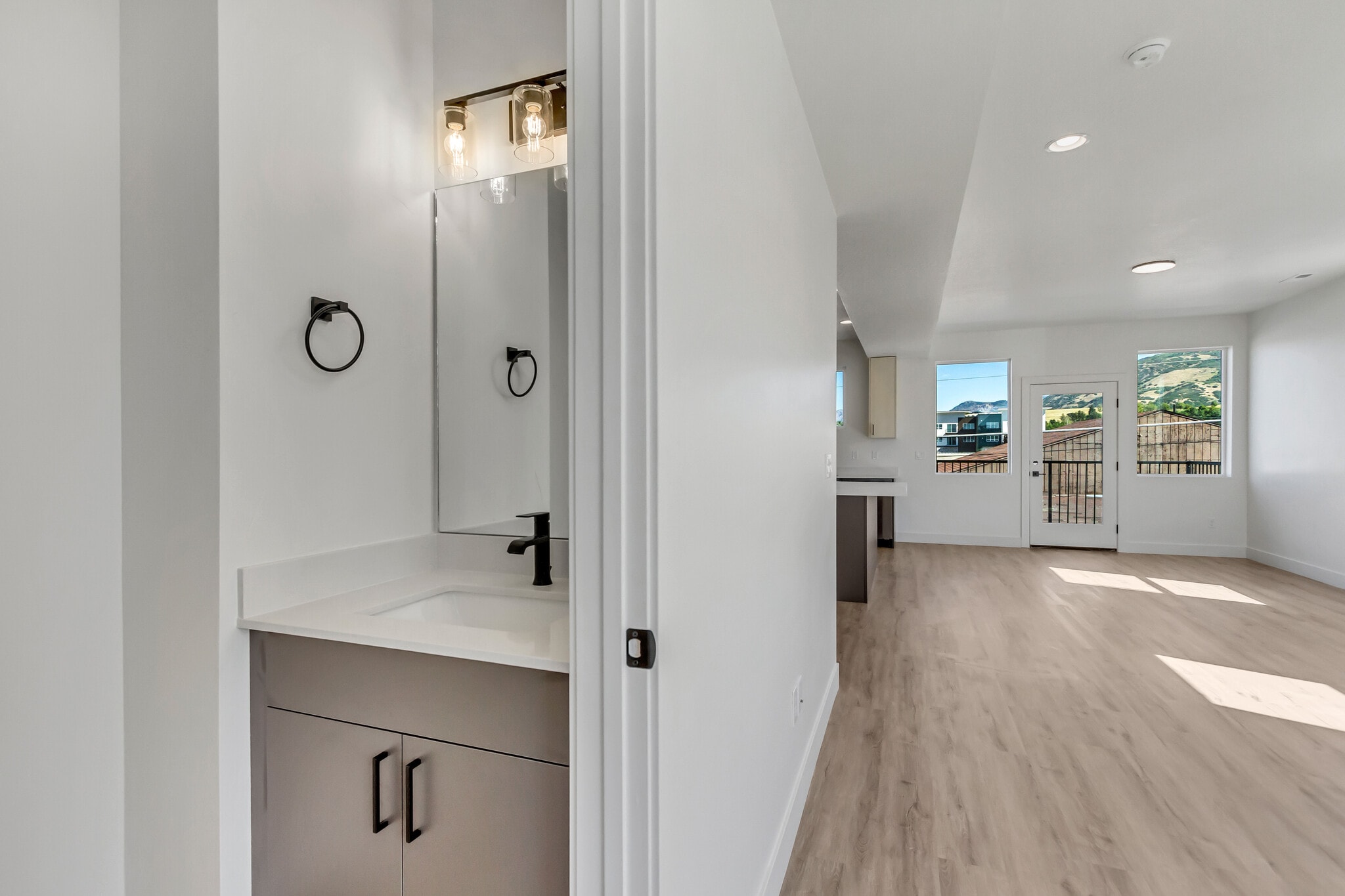 Building Photo - 5913 Wasatch Dr