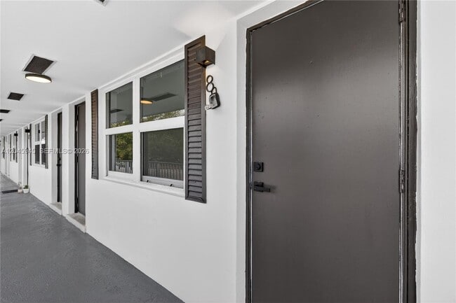 Building Photo - 1520 NE 56th St