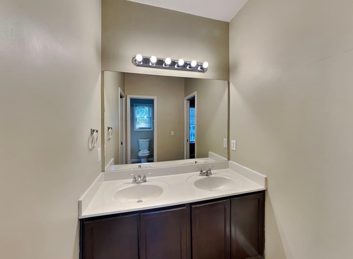 Building Photo - 467 Greyhawk Way