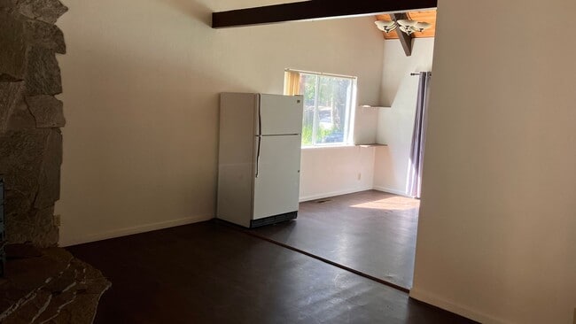 Building Photo - *LONG TERM RENTAL* Unfurnished