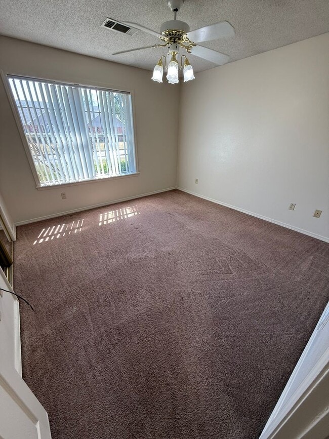 Building Photo - 2302 Brookhaven Dr
